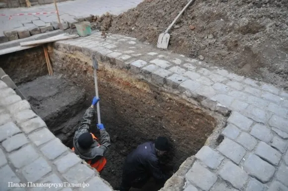 Львівські археологи виявили залишки Високого муру (Фоторепортаж) — фото 6