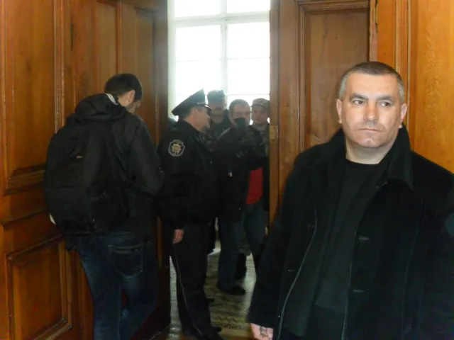 Кілька десятків представників «Правого сектору» та обурених львів'ян увірвалося до Львівської міської ради (Фоторепортаж) + (Відео) — фото 2