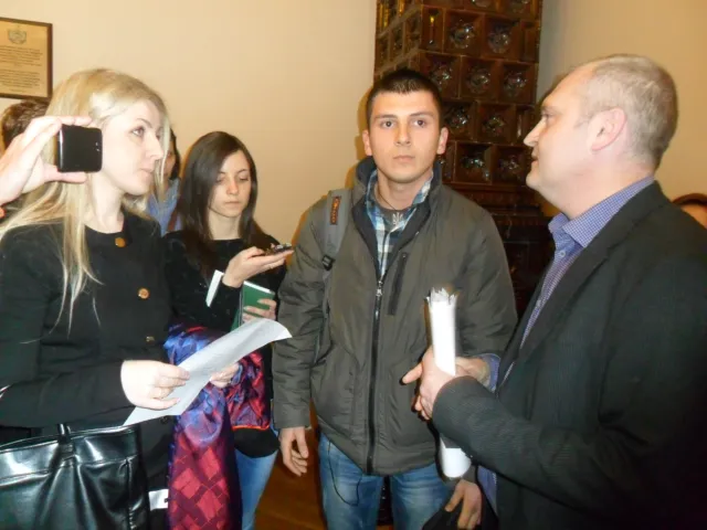 Кілька десятків представників «Правого сектору» та обурених львів'ян увірвалося до Львівської міської ради (Фоторепортаж) + (Відео) — фото 6