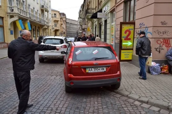 У Львові провели чергову акцію проти не правильного паркування «Я паркуюсь як окупант» (Фото) + (Відео) — фото 1