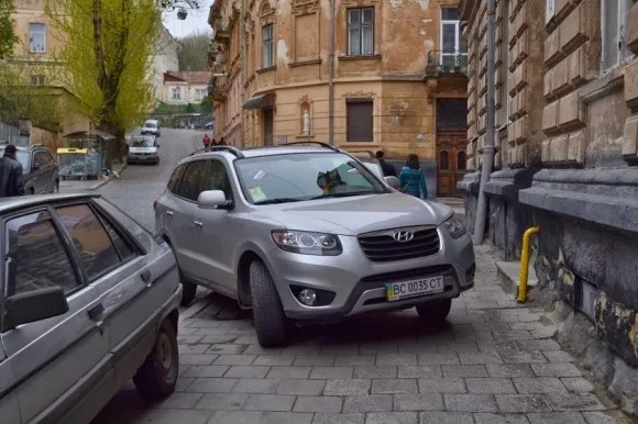 У Львові провели чергову акцію проти не правильного паркування «Я паркуюсь як окупант» (Фото) + (Відео) — фото 2