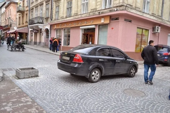 У Львові провели чергову акцію проти не правильного паркування «Я паркуюсь як окупант» (Фото) + (Відео) — фото 3