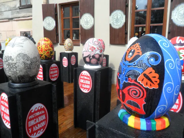 У Львові з’явились гігантські писанки (Фоторепортаж) + (Відео) — фото 4