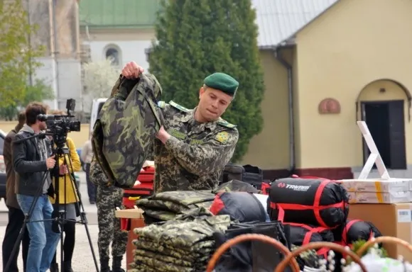 Львівським прикордонникам відправили бронежилети, спальні мішки, подарунки з нагоди Великодня (Фоторепортаж) — фото 5