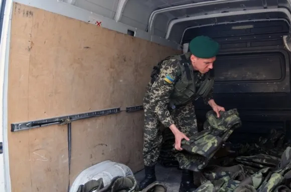 Львівським прикордонникам відправили бронежилети, спальні мішки, подарунки з нагоди Великодня (Фоторепортаж) — фото 6