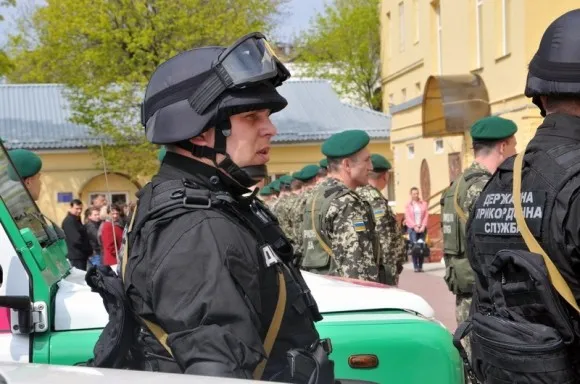Львівським прикордонникам відправили бронежилети, спальні мішки, подарунки з нагоди Великодня (Фоторепортаж) — фото 7
