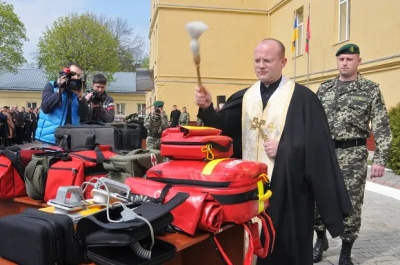 Львівським прикордонникам відправили бронежилети, спальні мішки, подарунки з нагоди Великодня (Фоторепортаж) — фото 8