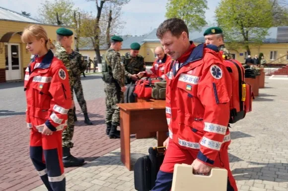 Львівським прикордонникам відправили бронежилети, спальні мішки, подарунки з нагоди Великодня (Фоторепортаж) — фото 9