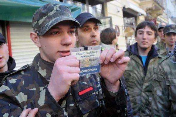 Самооборона застосовували електрошокери під час затримання хлопців, що обливались водою на обливаний понеділок (Фоторепортаж) — фото 5