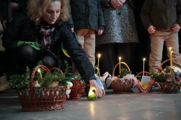 У храмах Львова львів'яни та гості міста освятили великодні паски (Фоторепортаж) — фото 2