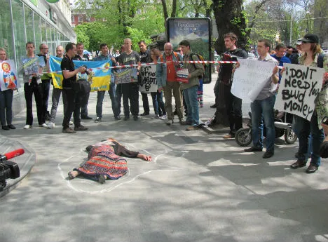 У Львові бойкотують російські банки, та співають «Раша ґудбай» (Фоторепортаж) — фото 3