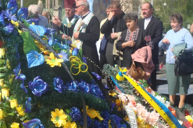 На Провідну неділю правили панахиду за Героями небесної Сотні (Фоторепортаж) — фото 1