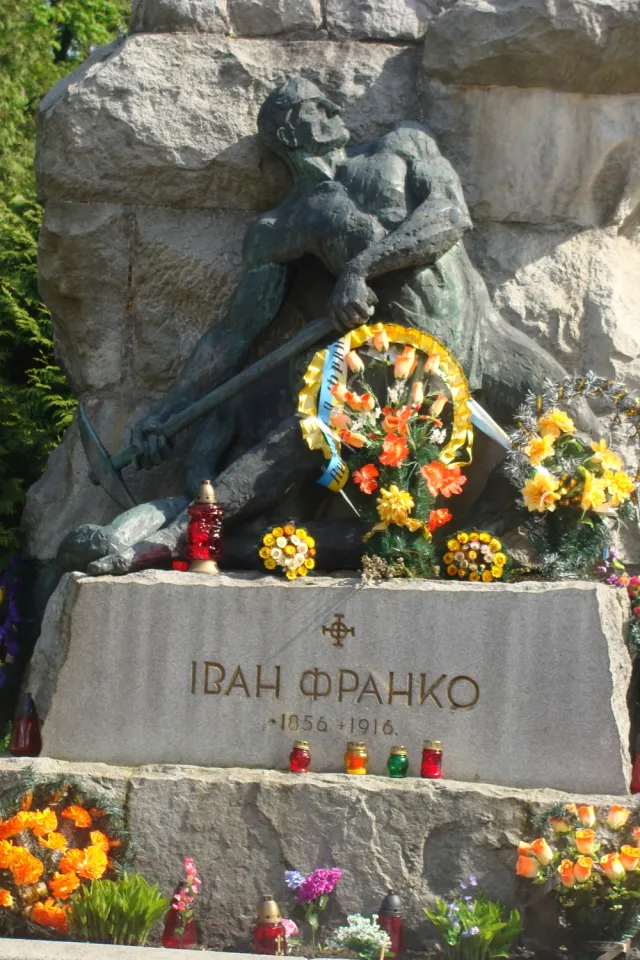 На Провідну неділю правили панахиду за Героями небесної Сотні (Фоторепортаж) — фото 4