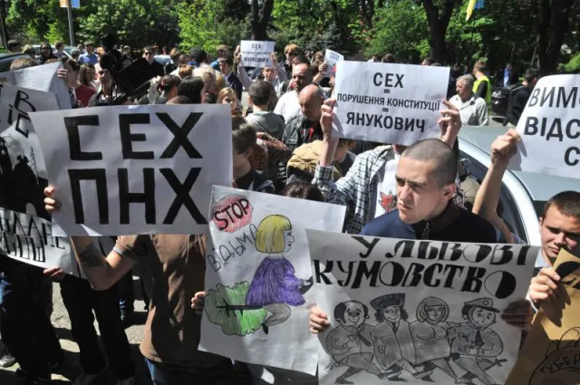 У Львові зробили опудало Ірини Сех, та вимагали її відставки (Фоторепортаж) — фото 4