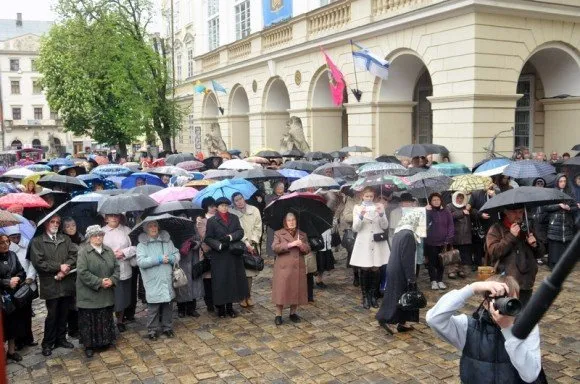 У Львові молились за єдність України (Фоторепортаж) — фото 7