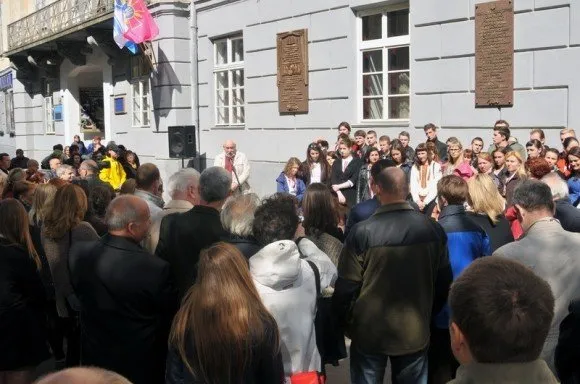 З нагоди 200-ліття Тараса Шевченка, у Львові відкрили меморіальну дошку (Фоторепортаж) — фото 4