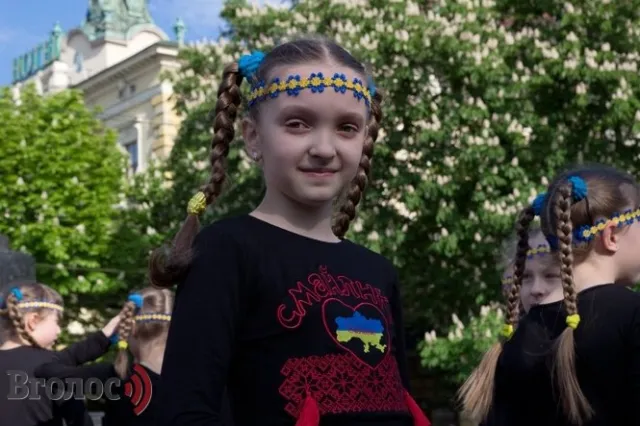 У Львові влаштували патріотичний флешмоб (Фоторепортаж) — фото 1