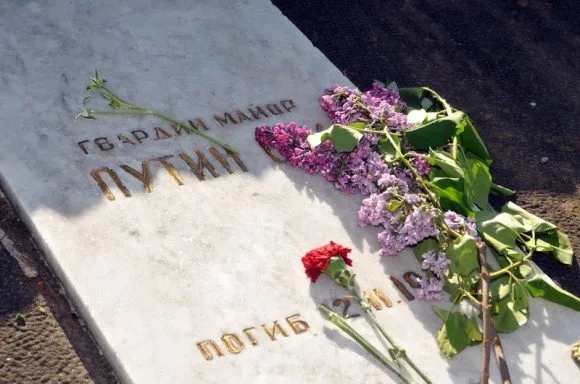 У Львові, Руслана відвідала могилу Путіна (Фото) — фото 1