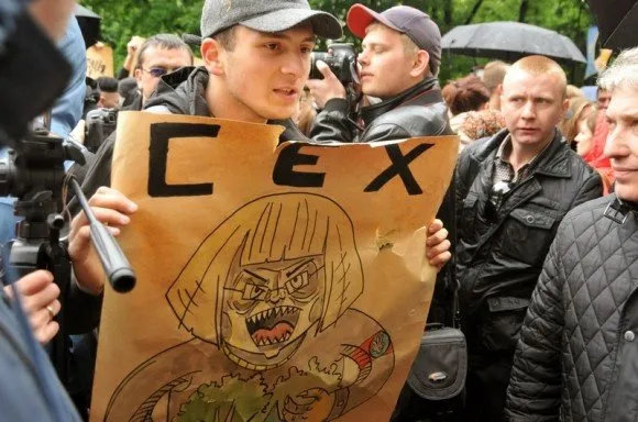 Під будівлею Львівської ОДА сталася сутичка між мітингувальниками (Фоторепортаж) — фото 2