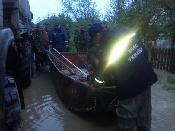 На Львівщині підтоплено 14 населених пунктів, 1 цвинтар і маже 600 будинків (Фоторепортаж) + (Відео) — фото 3