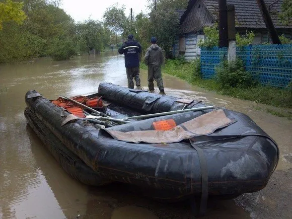 На Львівщині підтоплено 14 населених пунктів, 1 цвинтар і маже 600 будинків (Фоторепортаж) + (Відео) — фото 6