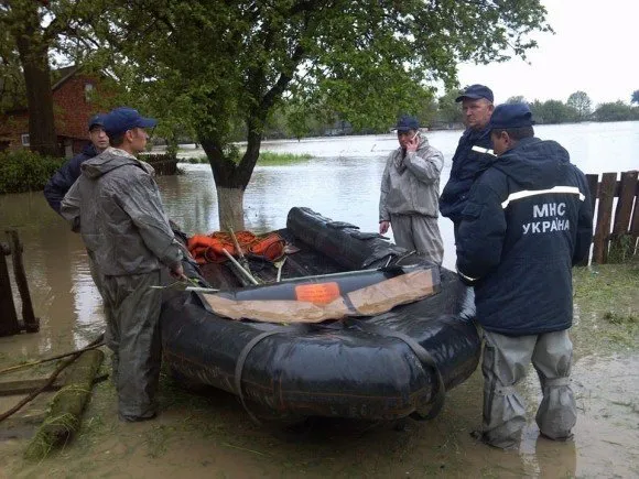 На Львівщині підтоплено 14 населених пунктів, 1 цвинтар і маже 600 будинків (Фоторепортаж) + (Відео) — фото 8