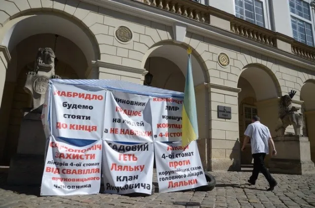 Сьогодні під кабінетом Садового, стоматологи оголосили голодування (Фоторепортаж) + (Відео) — фото 1