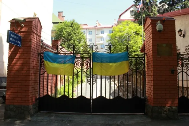 Сьогодні у Львові активісти пікетували Генконсульство Росії (Фото) — фото 1