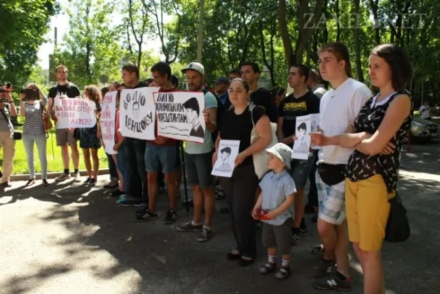 Сьогодні у Львові активісти пікетували Генконсульство Росії (Фото) — фото 2