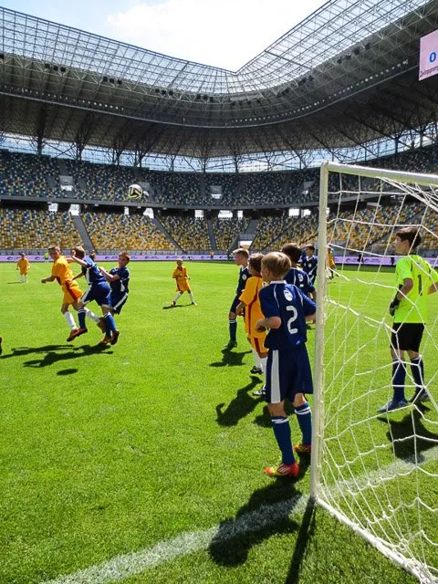 Дніпропетровська дитяча футбольна команда їде грати в футбол до Бразилії (Фото) — фото 1