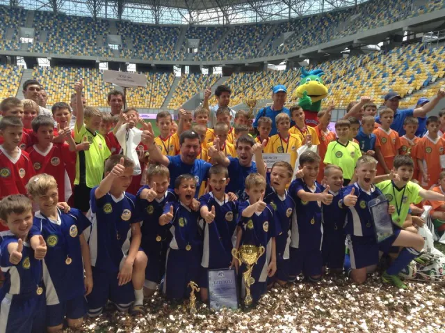 Дніпропетровська дитяча футбольна команда їде грати в футбол до Бразилії (Фото) — фото 2