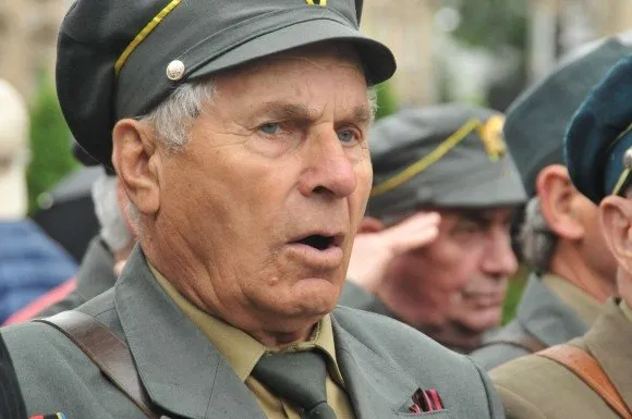 У Львові відбулося урочисте віче, присвячене Святу Героїв (Фото) — фото 1