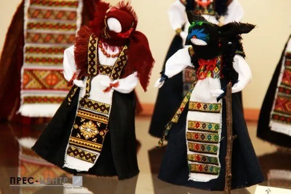 В університеті імені Івана Франка, виставка авторської ляльки (Фото) — фото 3