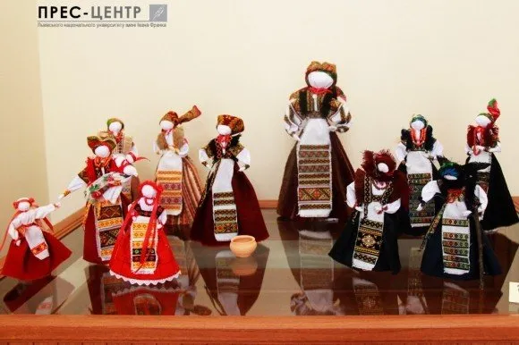 В університеті імені Івана Франка, виставка авторської ляльки (Фото) — фото 4