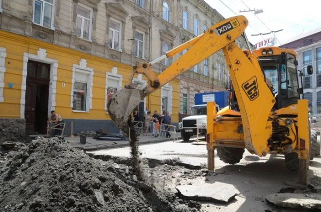 Вул. Куліша ремонтуватимуть ціле літо. Асфальт мають замінити бруківкою, також прокладуть велодоріжку (Фото) — фото 2