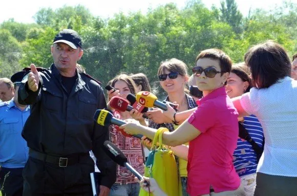 Представники Самооборони передали батальйону «Львів» 45 військових касок (Фото) — фото 2