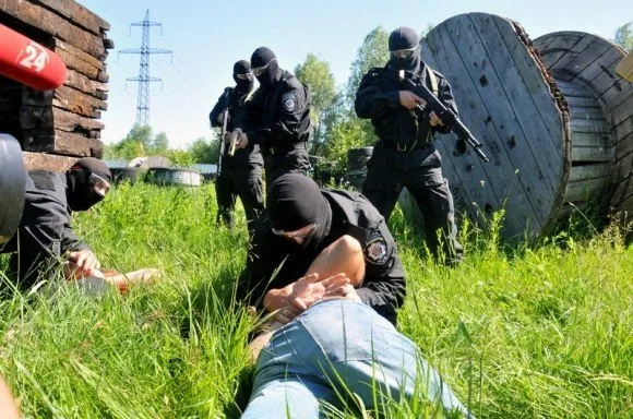 Представники Самооборони передали батальйону «Львів» 45 військових касок (Фото) — фото 3