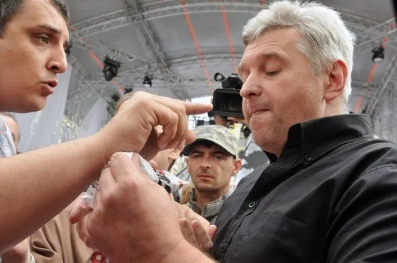 У Львові провели жалобну ходу за загиблими українцями в зоні АТО (Фоторепортаж) — фото 9