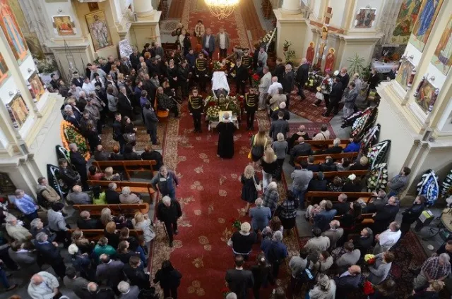Сотні львів’ян уже прийшли попрощатися з видатним лікарем і великою людиною Ігорем Геричем (Фото) — фото 1