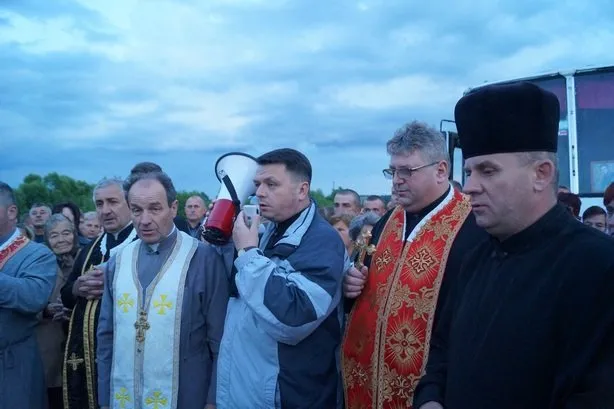 На Львівщині зустрічали кортеж з домовиною загиблого на Сході лампадками пам’яті (Фото) — фото 4