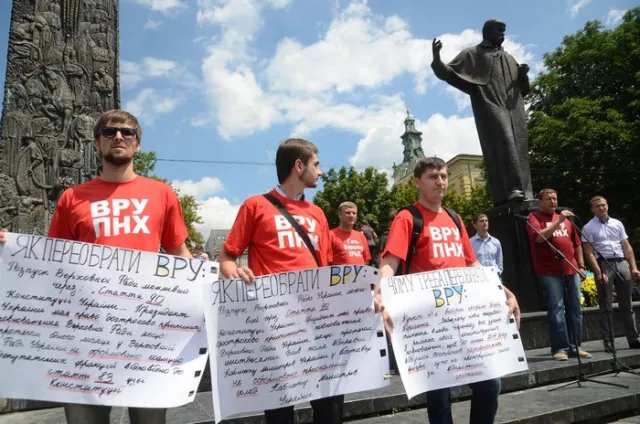 У центрі Львова пройшла акція «Геть Верховну зРаду!» (Фоторепортаж) + (Відео) — фото 3