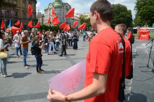 У центрі Львова пройшла акція «Геть Верховну зРаду!» (Фоторепортаж) + (Відео) — фото 6