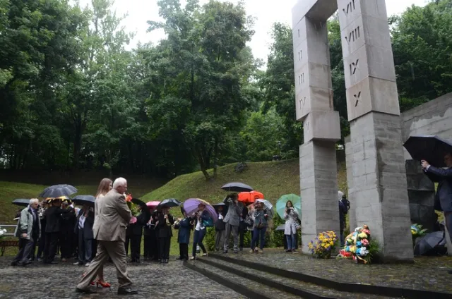 У Львові вшанували пам'ять розстріляних нацистами науковців (Фото) + (Відео) — фото 1
