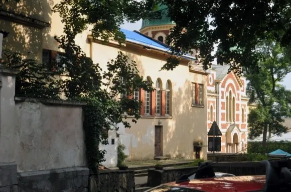 У Львові закінчують ремонтувати дах Російського культурного центру — фото 1