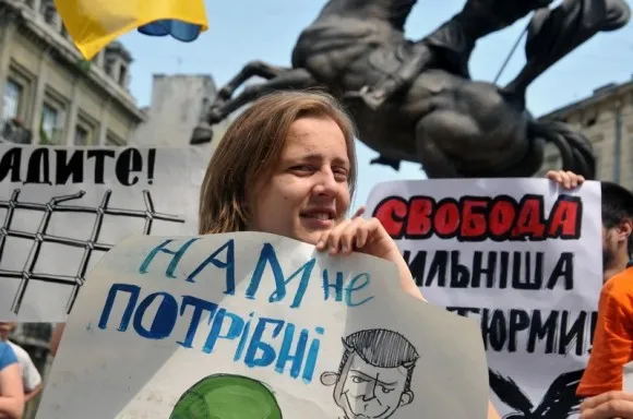 Активісти «Автономного опору» прийшли з пікетом під обласне управління МВС (Фоторепортаж) — фото 1