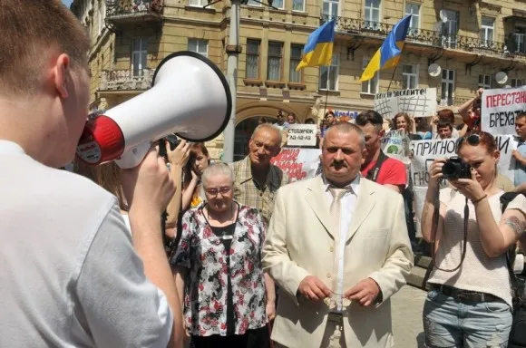 Активісти «Автономного опору» прийшли з пікетом під обласне управління МВС (Фоторепортаж) — фото 2