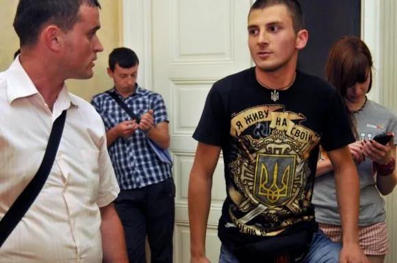 Активісти «Автономного опору» прийшли з пікетом під обласне управління МВС (Фоторепортаж) — фото 5