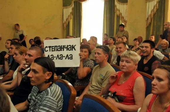Активісти «Автономного опору» прийшли з пікетом під обласне управління МВС (Фоторепортаж) — фото 6