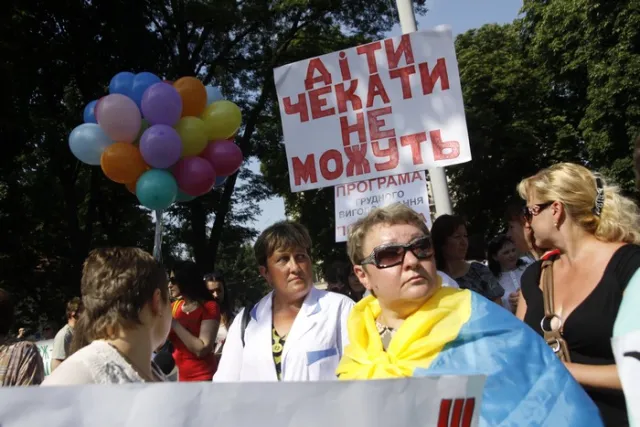 Медики перинатального центру влаштували пікет під стінами Львівської облдержадміністрації (Фоторепортаж) + (Відео) — фото 6