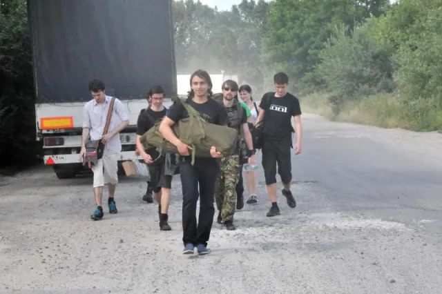 Поблизу Львова висипали тонни невідомої речовини,  із нестерпним запахом аміаку (Фоторепортаж) — фото 5